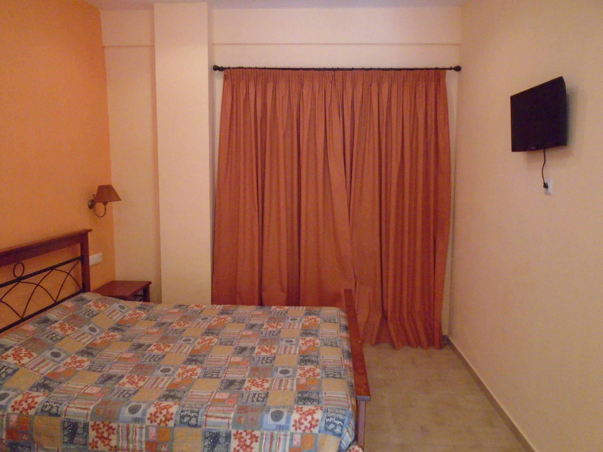 كاندية Adonis Beach Hotel المظهر الخارجي الصورة
